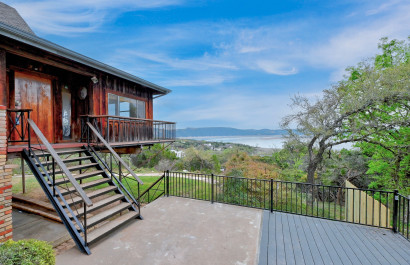 Rustic lodge with breathtaking views of Lake Travis